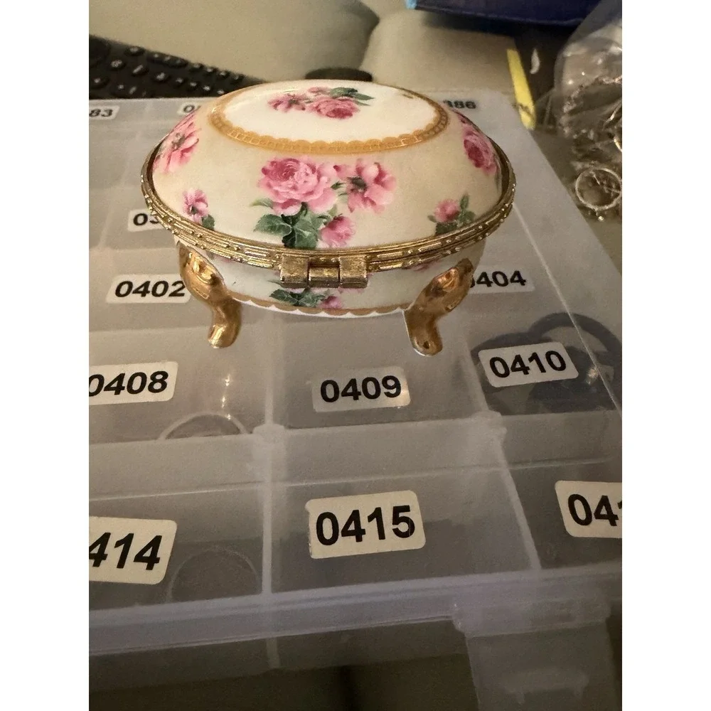 Trinket Pill Box Oval Shaped in Bone China from The Leonardo Collection
